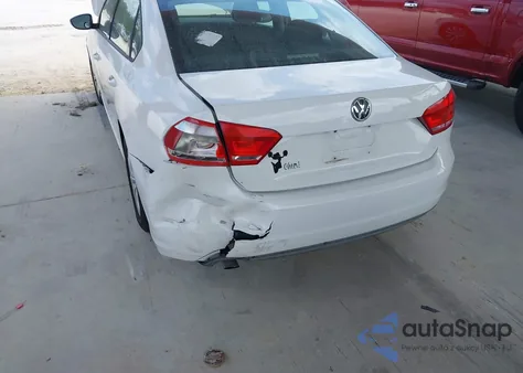 2012 Volkswagen Passat 2.5L S z USA, uszkodzony, nr VIN 1VWAH7A39CC037174